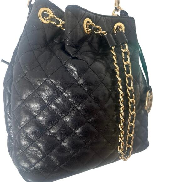 Michael Kors Embossed Chain-Link Bucket Bag Black gold Bucket purse NWOT - Picture 6 of 14